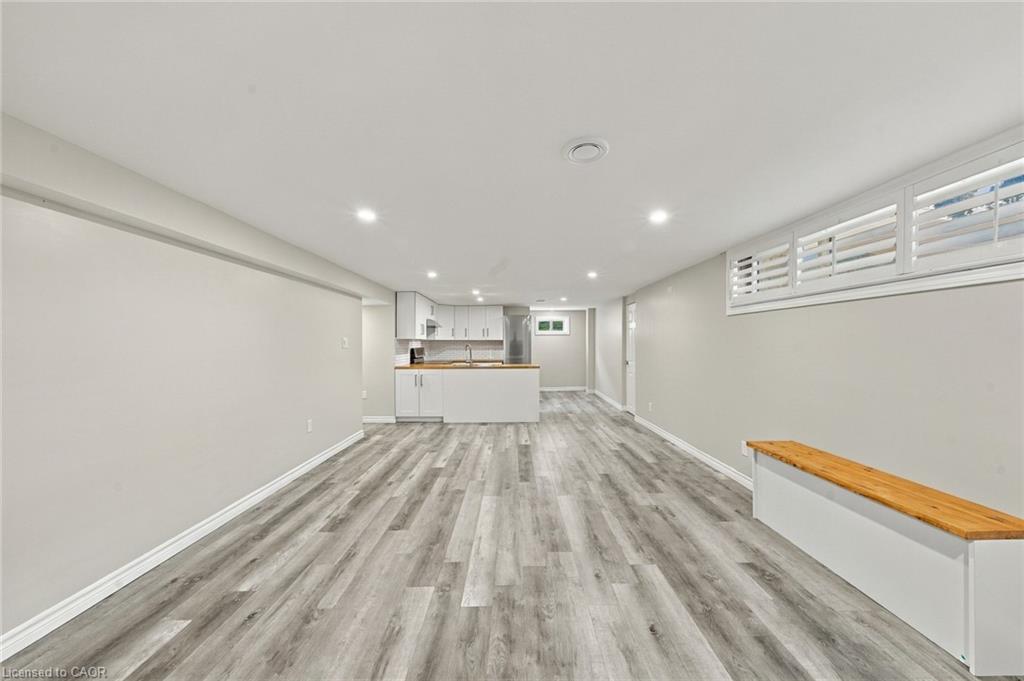 1052 Fennell Avenue E Property Photo 8
