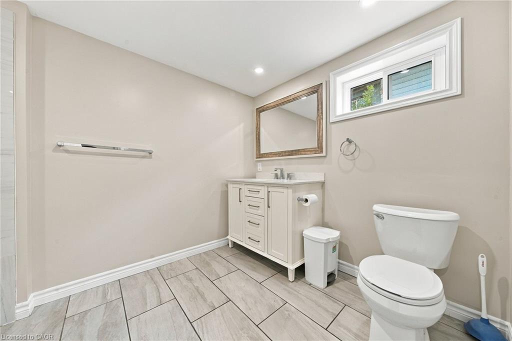 1052 Fennell Avenue E Property Photo 11
