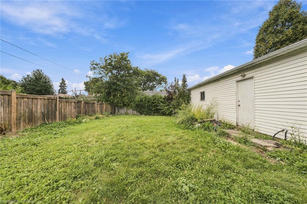 1052 Fennell Avenue E Property Photo 17