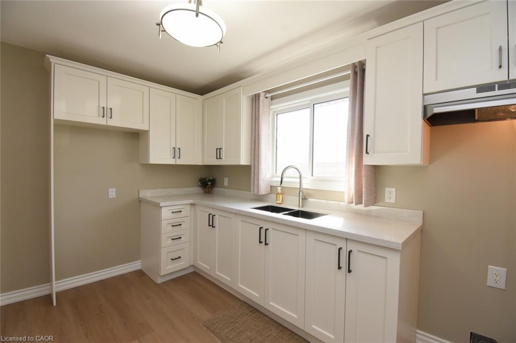 415 East 15th Street Property Photo 8