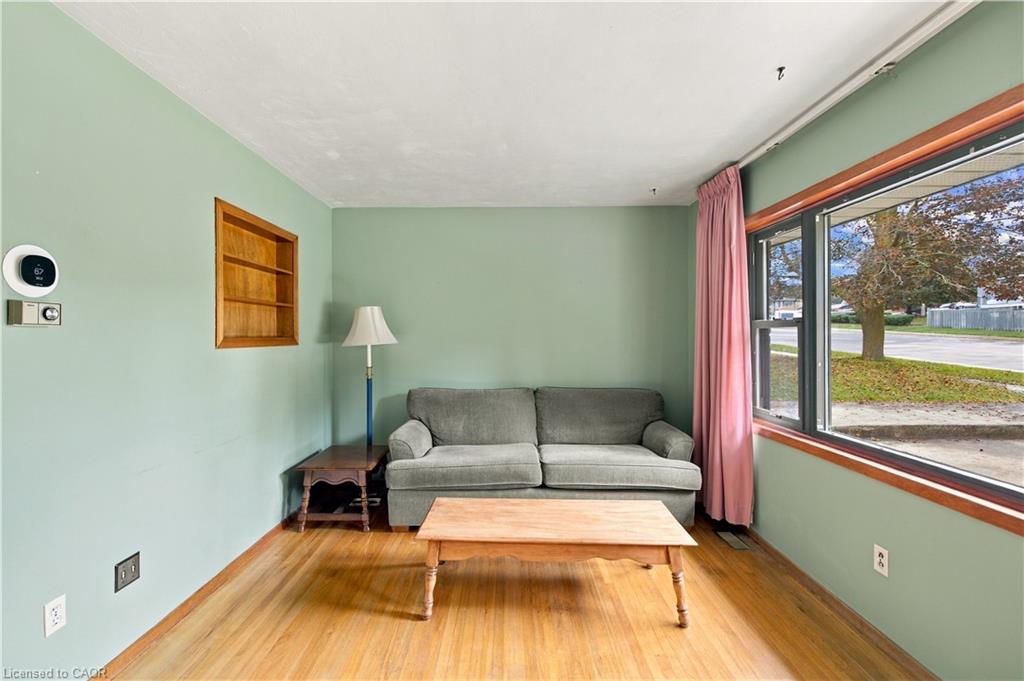 166 Victoria Road N Property Photo 8