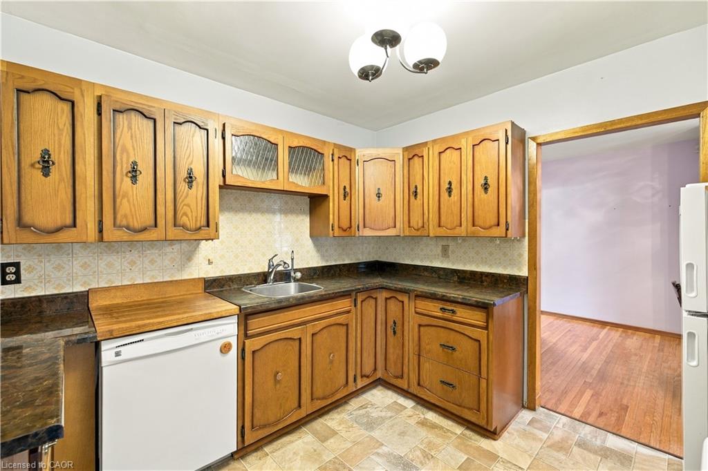 166 Victoria Road N Property Photo 9