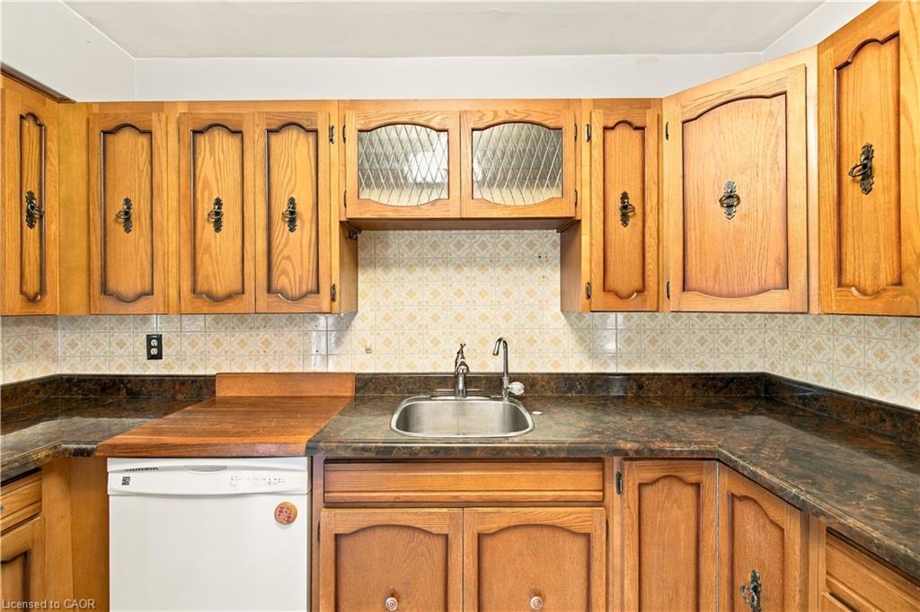 166 Victoria Road N Property Photo 10