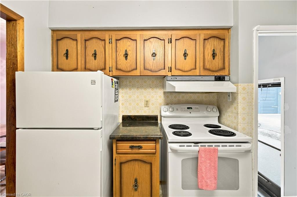 166 Victoria Road N Property Photo 11