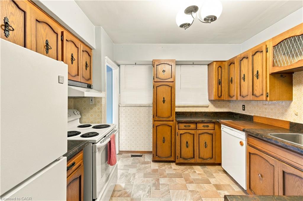 166 Victoria Road N Property Photo 12