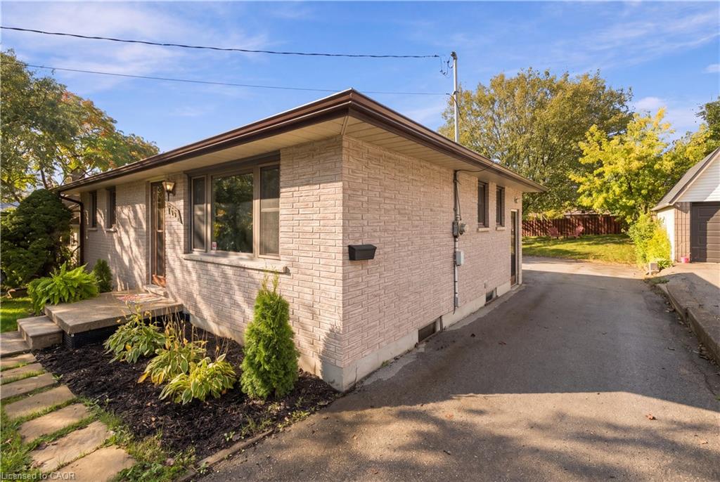 166 Victoria Road N Property Photo 26