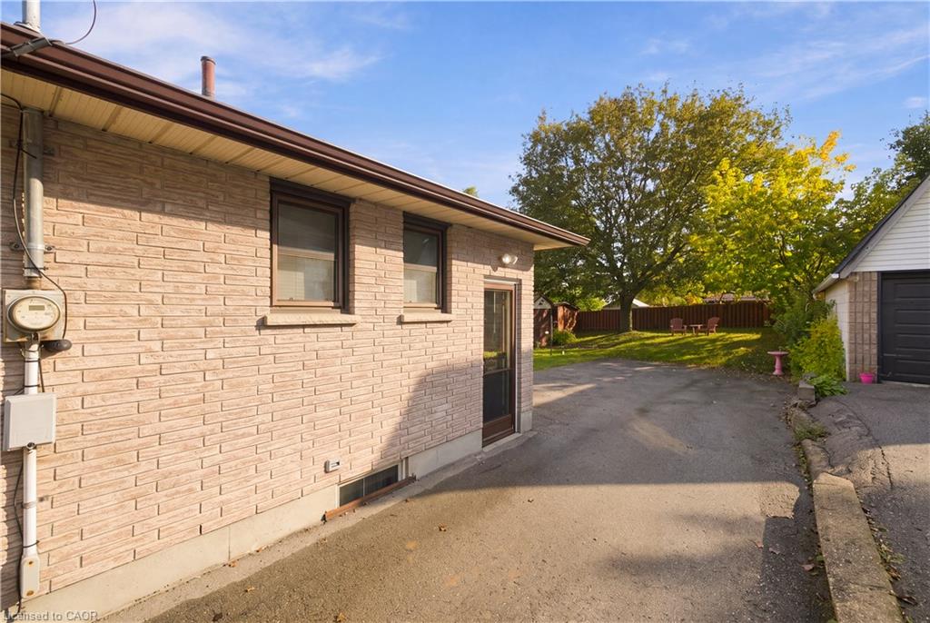 166 Victoria Road N Property Photo 28