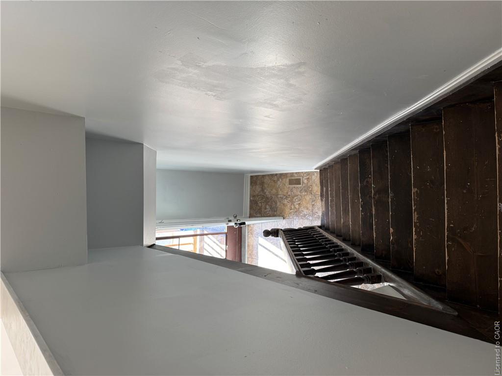 1087 Cannon Street E Property Photo 5