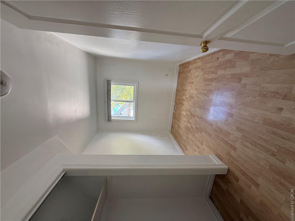 1087 Cannon Street E Property Photo 7