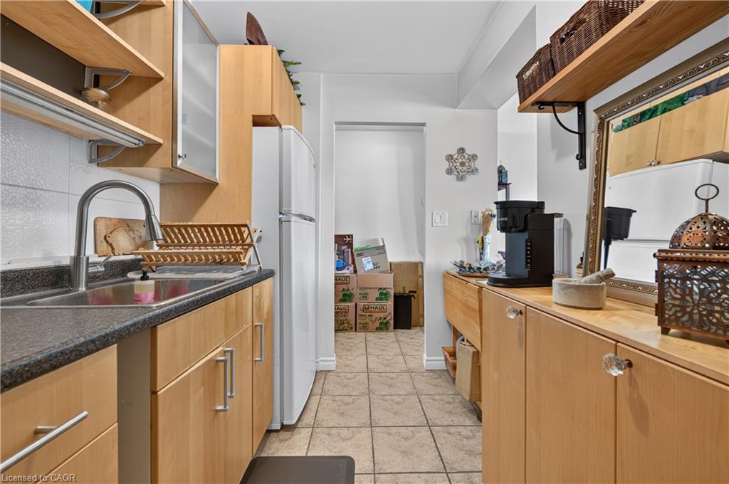 804-150 Charlton Avenue E Property Photo 5