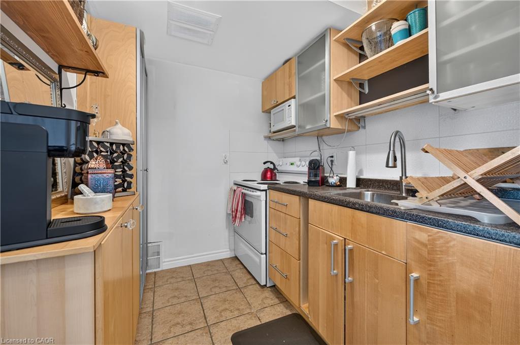 804-150 Charlton Avenue E Property Photo 6