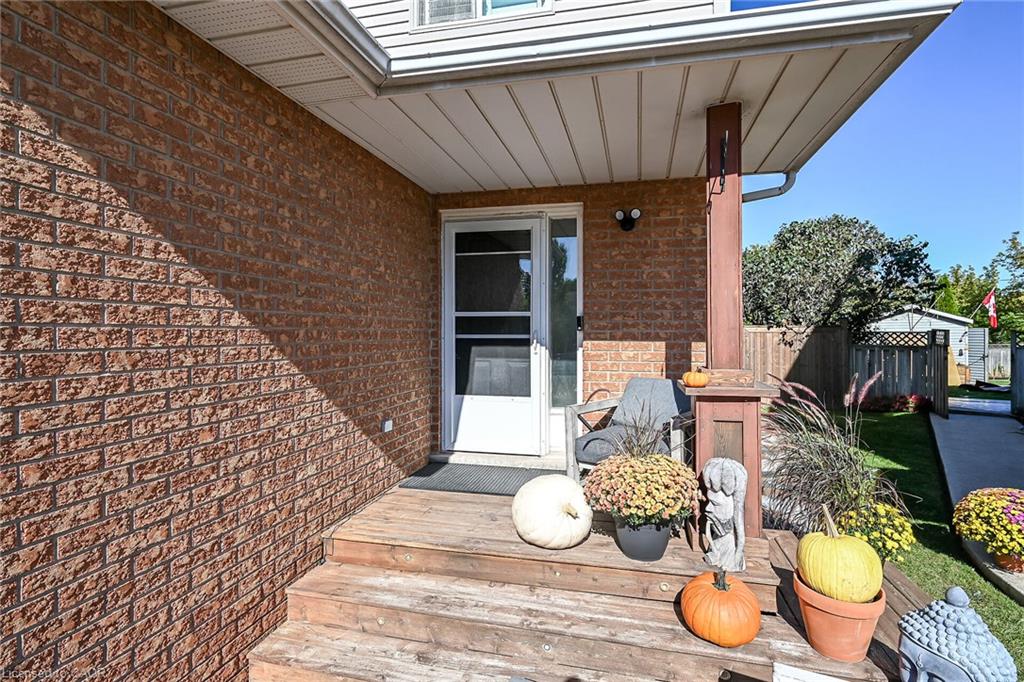 4377 Beverley Crescent Property Photo 3