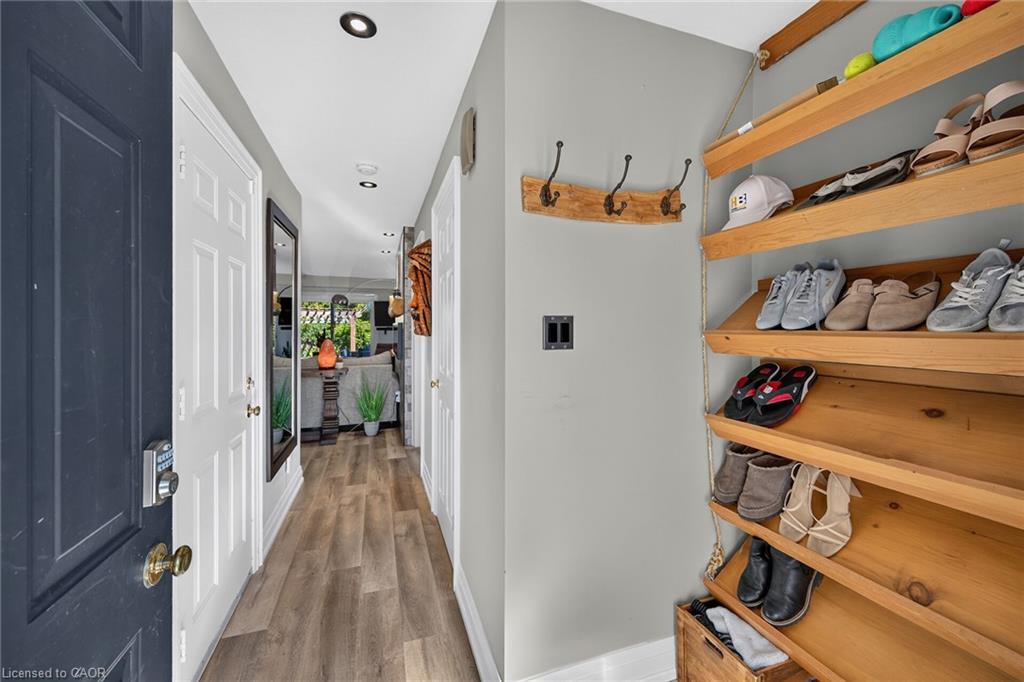 4377 Beverley Crescent Property Photo 4