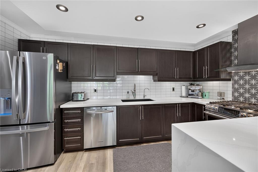 4377 Beverley Crescent Property Photo 10