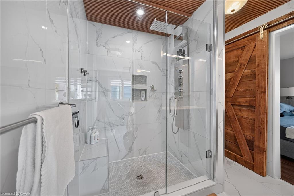 4377 Beverley Crescent Property Photo 26