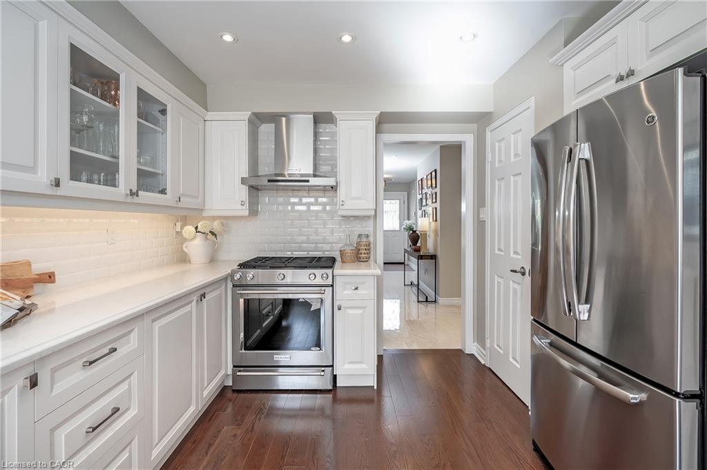 6482 Tenth Line W Property Photo 10