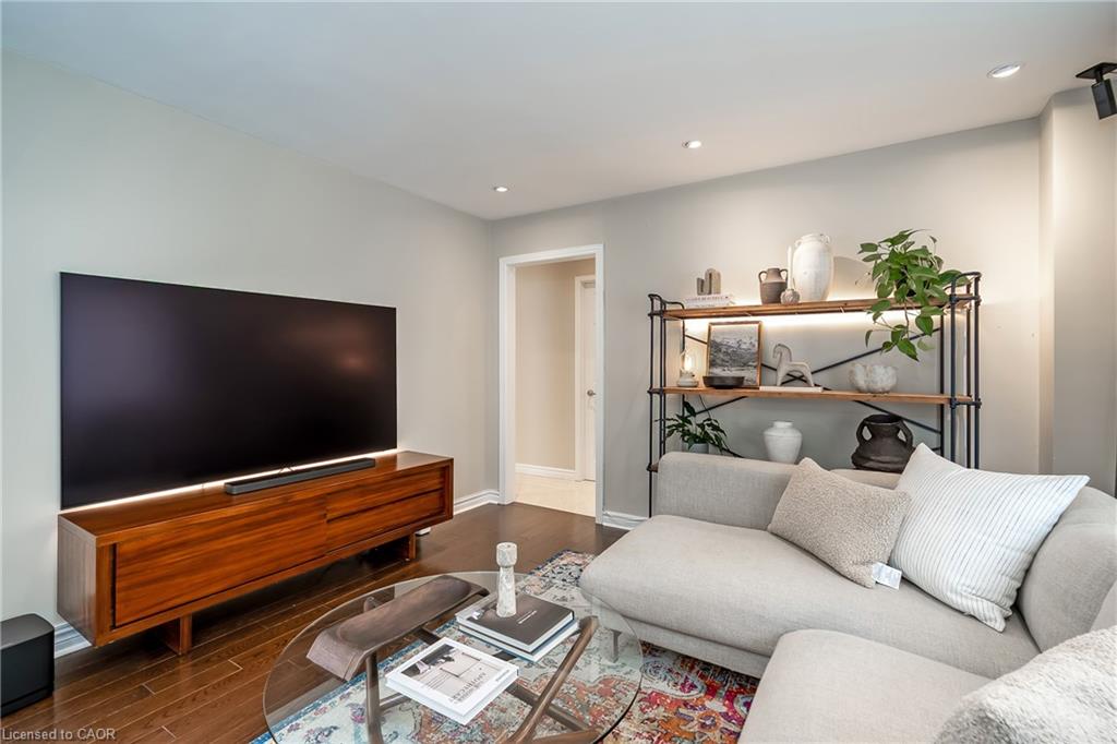 6482 Tenth Line W Property Photo 15