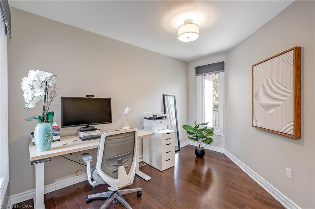 6482 Tenth Line W Property Photo 16