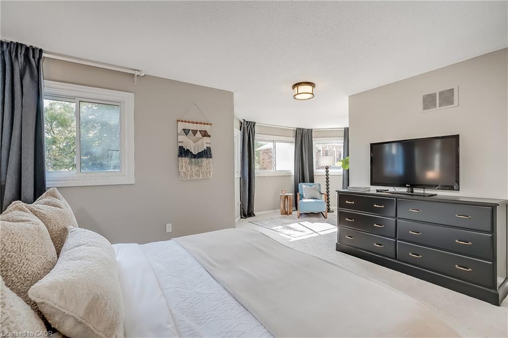 6482 Tenth Line W Property Photo 20