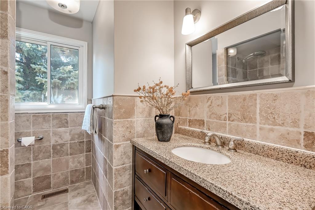 6482 Tenth Line W Property Photo 27