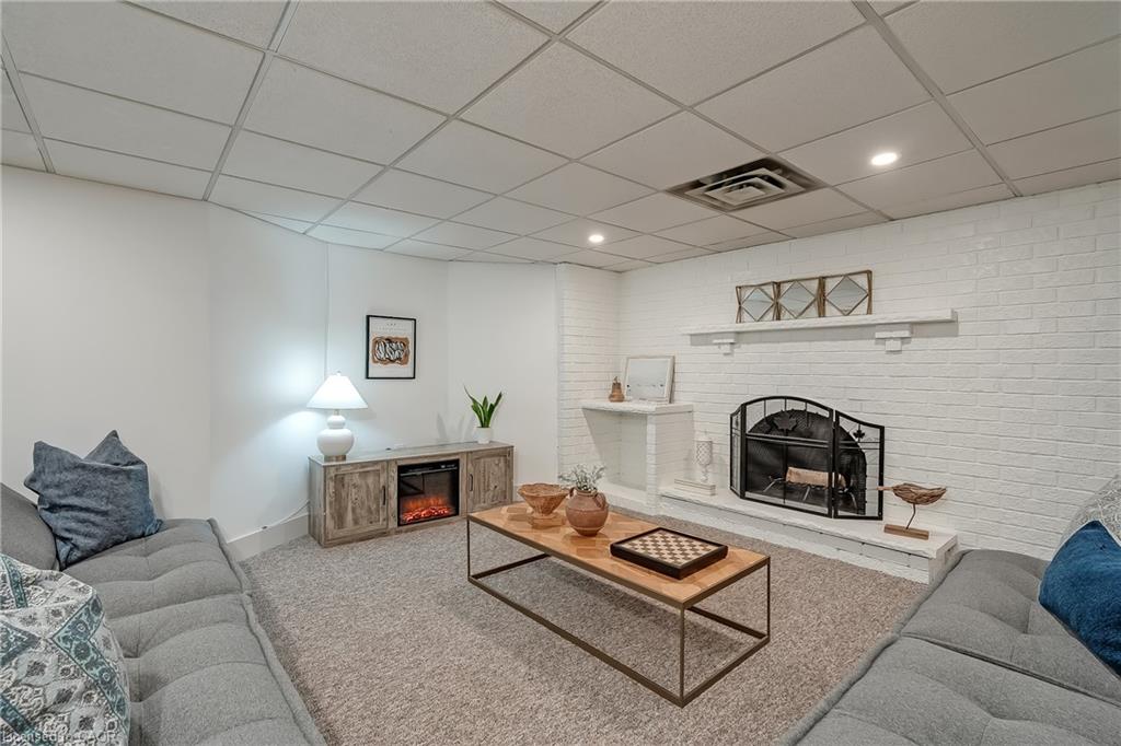 6482 Tenth Line W Property Photo 29