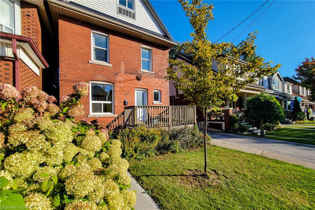 1-108 Kensington Avenue N Property Photo 3