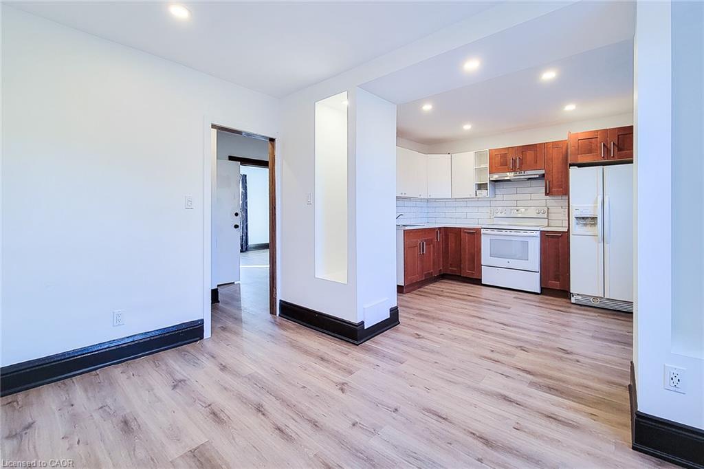1-108 Kensington Avenue N Property Photo 10