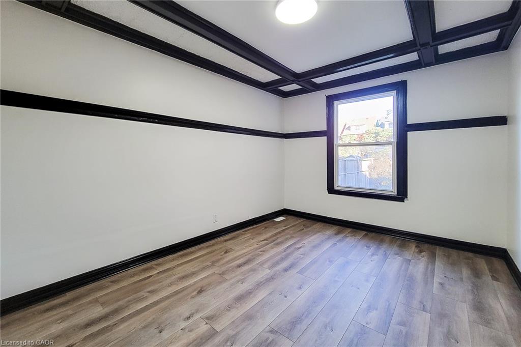 1-108 Kensington Avenue N Property Photo 12