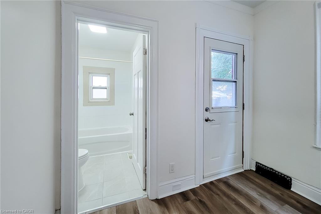 1-108 Kensington Avenue N Property Photo 18