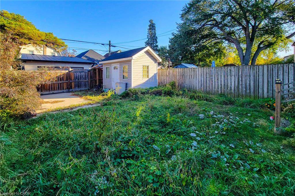 1-108 Kensington Avenue N Property Photo 28