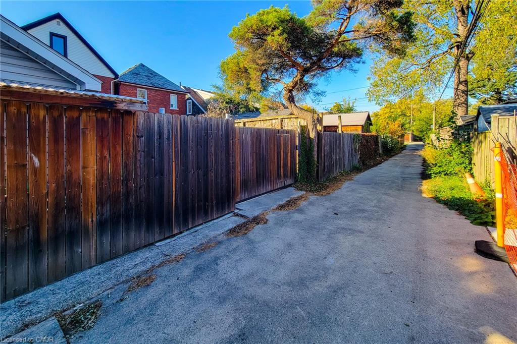 1-108 Kensington Avenue N Property Photo 29