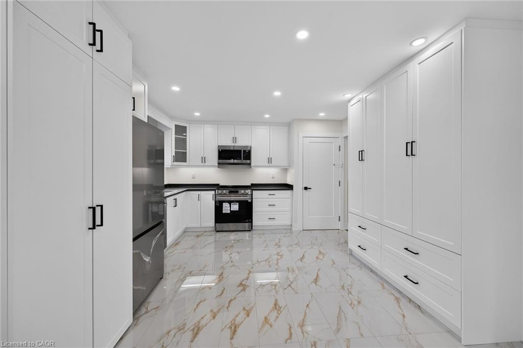 331 East 17th Street Property Photo 4