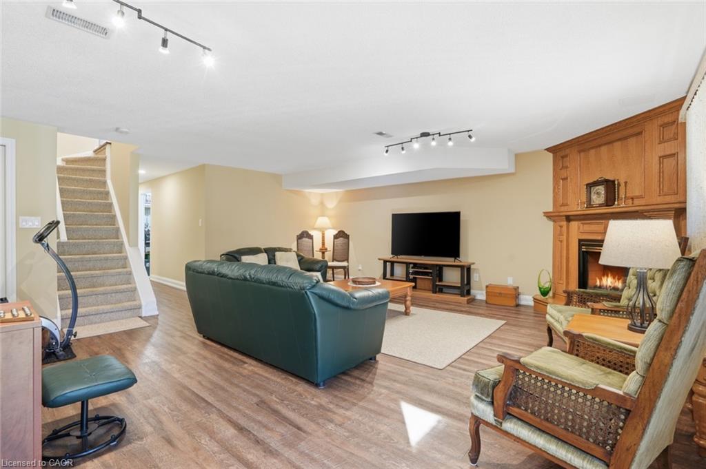 9 Kinsman Court S Property Photo 9