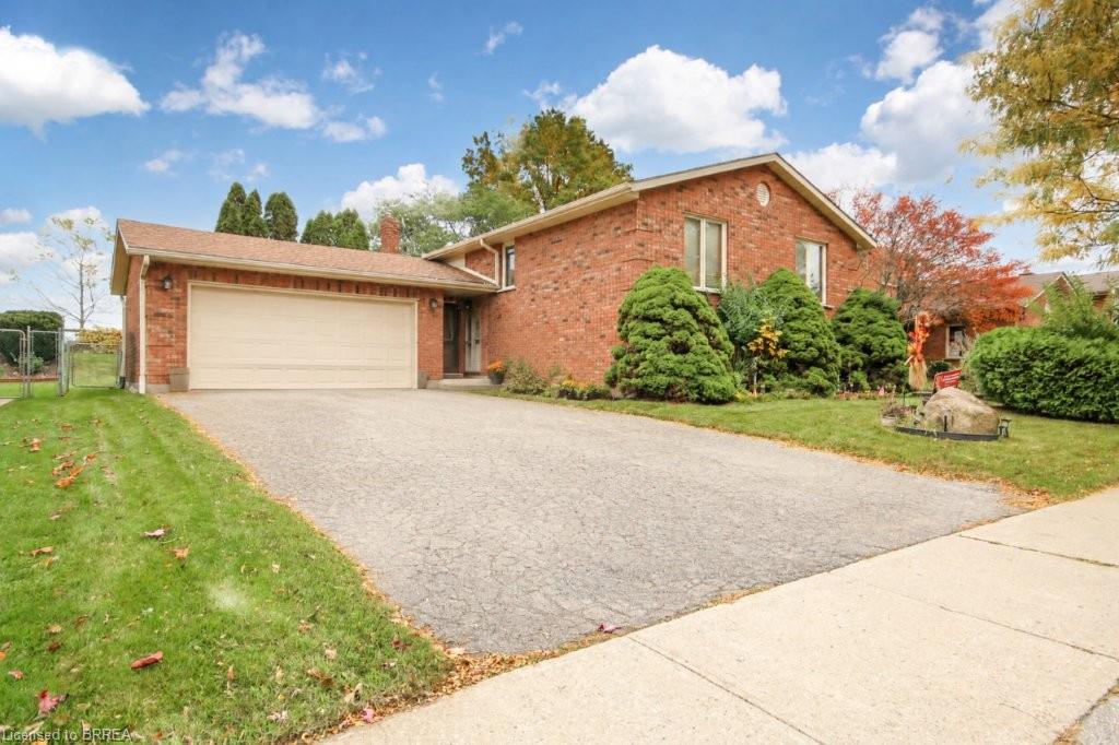 72 Lynden Hill Crescent Property Photo 2