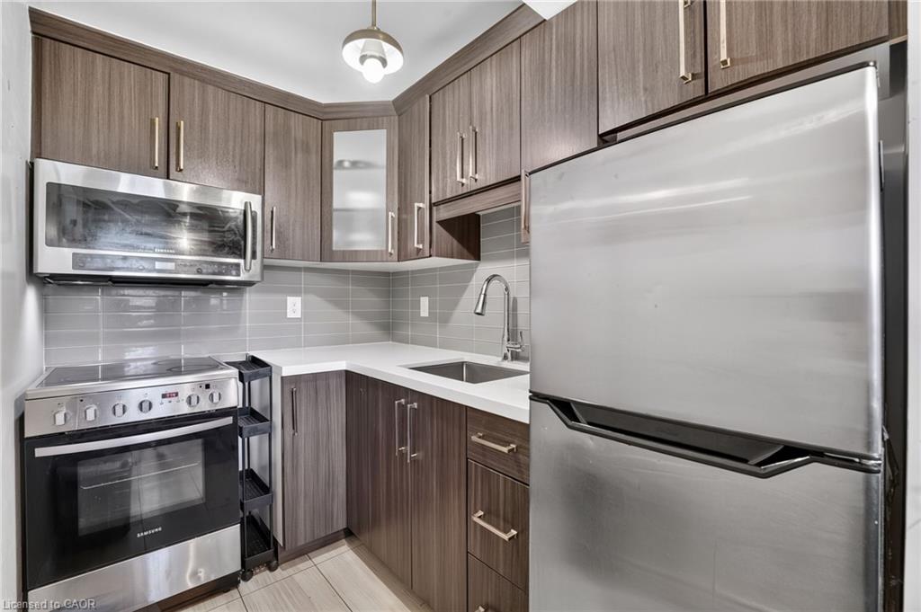 2905-150 Charlton Avenue E Property Photo 9