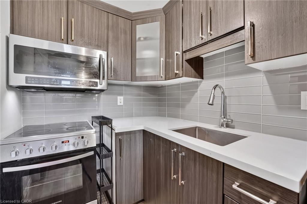 2905-150 Charlton Avenue E Property Photo 10