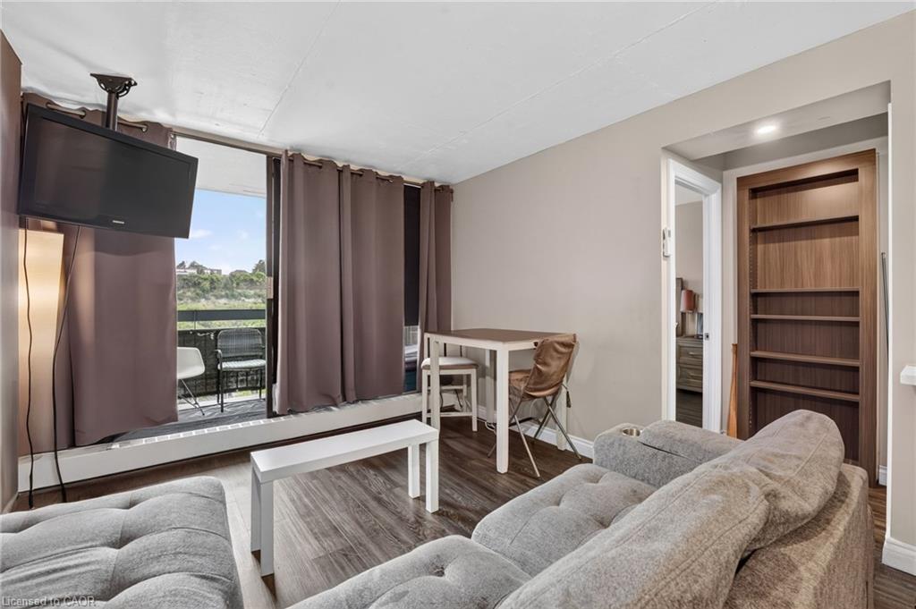 2905-150 Charlton Avenue E Property Photo 12