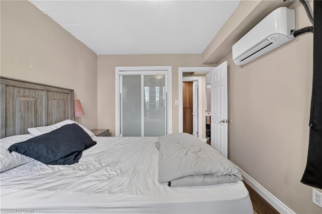 2905-150 Charlton Avenue E Property Photo 17