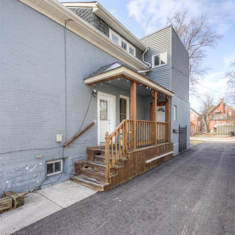 2-18 Stirling Avenue N Property Photo 2