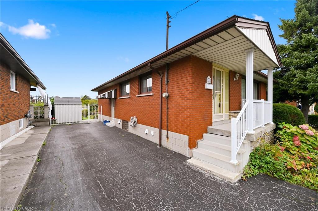 138 Luscombe Street Property Photo 4
