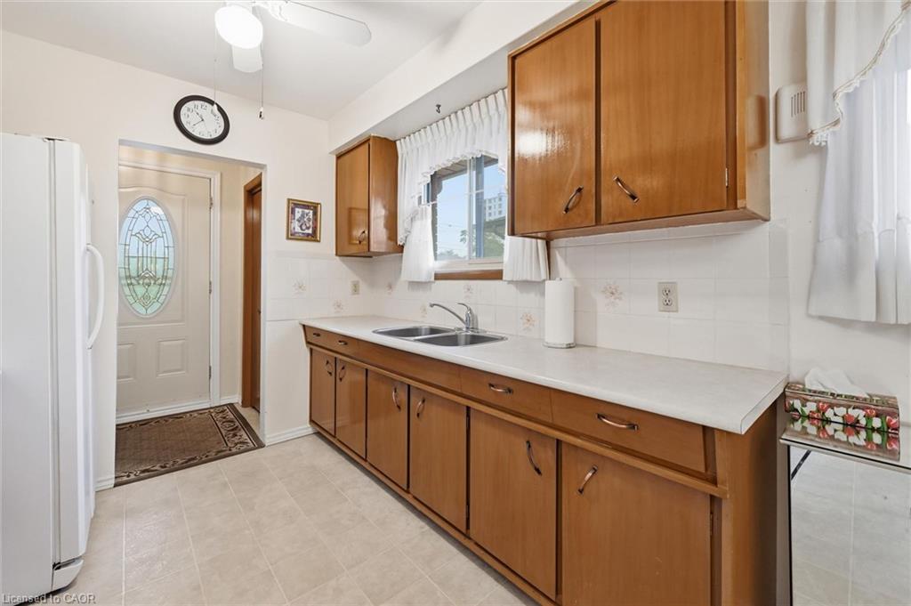 138 Luscombe Street Property Photo 8