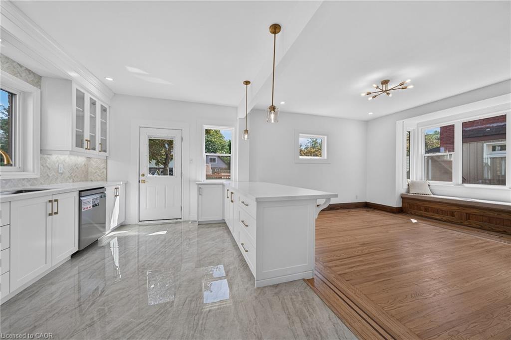 229 Park Row S Property Photo 9