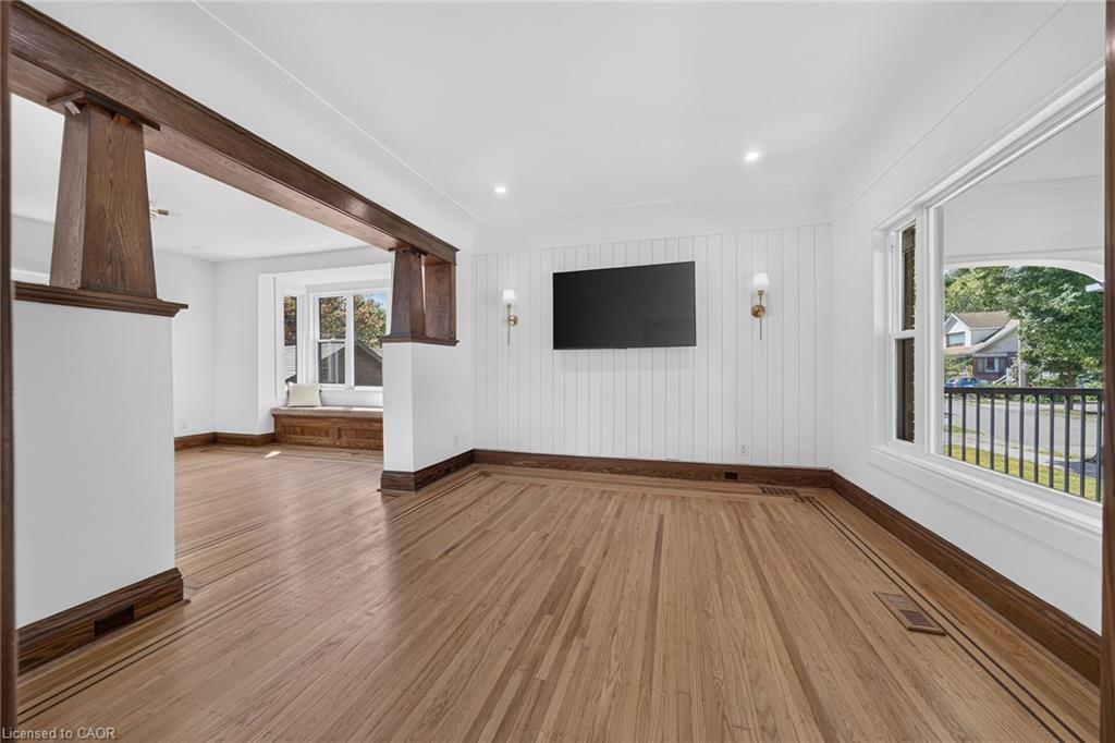 229 Park Row S Property Photo 10