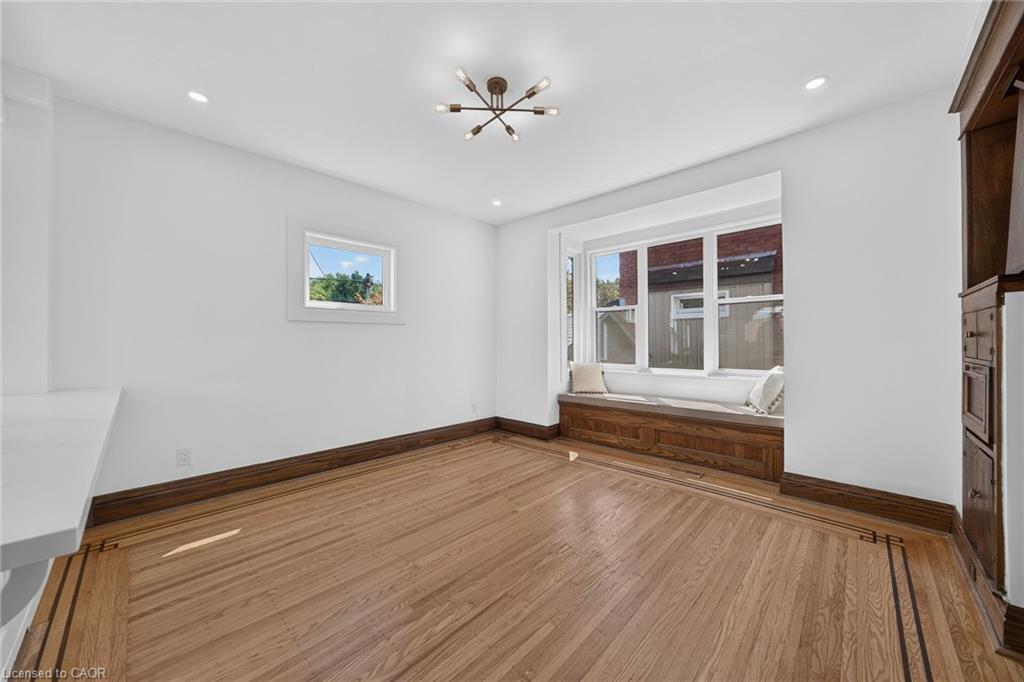 229 Park Row S Property Photo 21