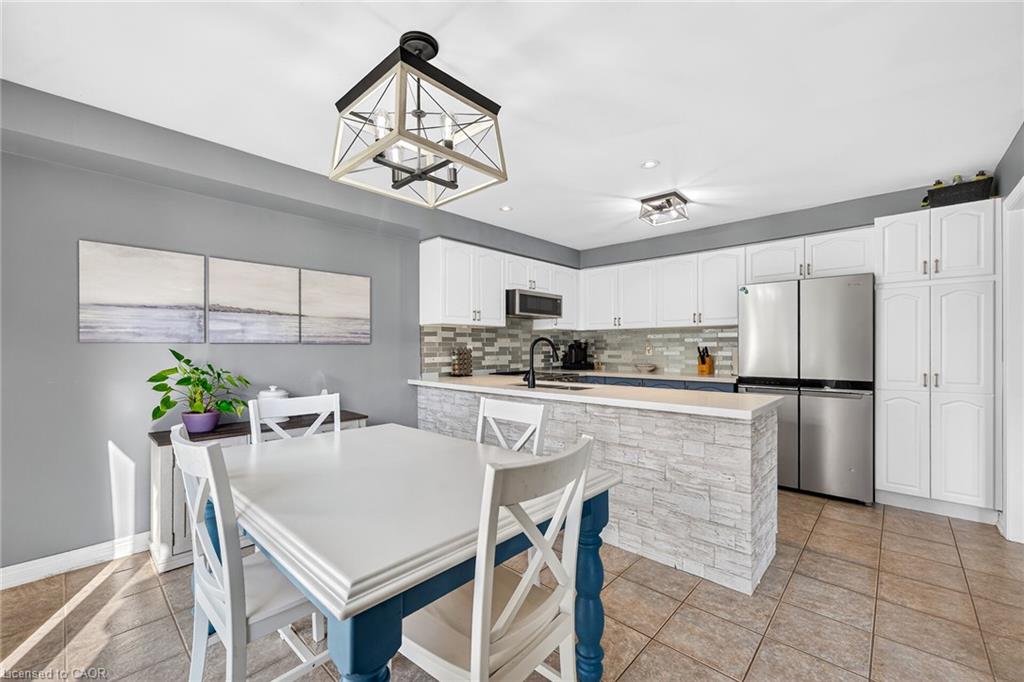 54 Vinifera Drive Property Photo 8