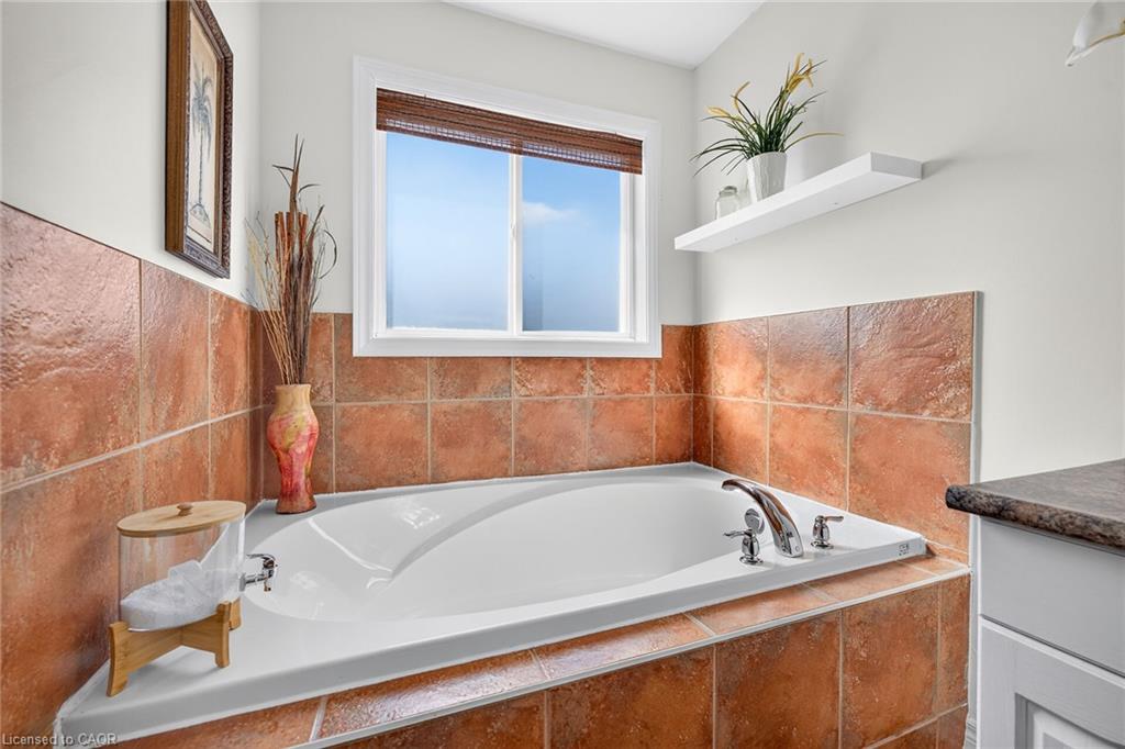 54 Vinifera Drive Property Photo 22