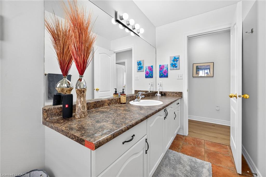 54 Vinifera Drive Property Photo 24