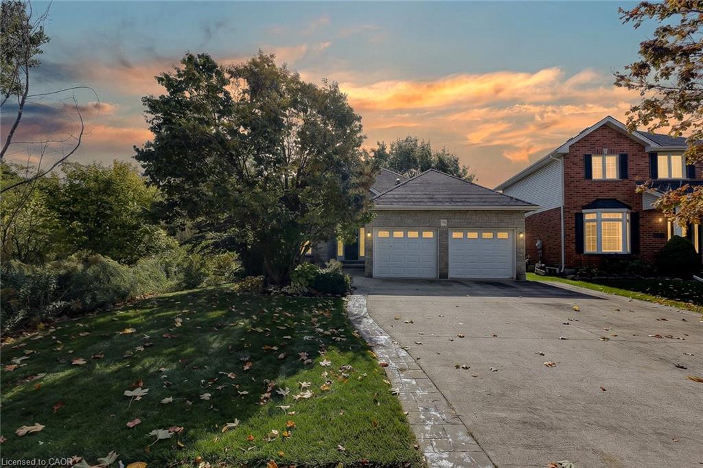 796 Springbank Avenue N Property Photo 1