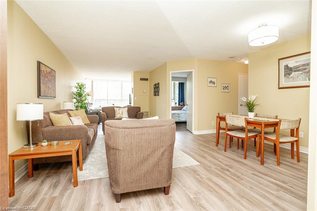 209-33 Weldrick Road E Property Photo 10