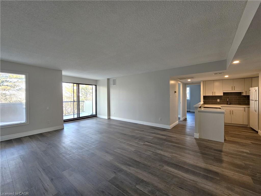 508-260 Sheldon Avenue N Property Photo 4